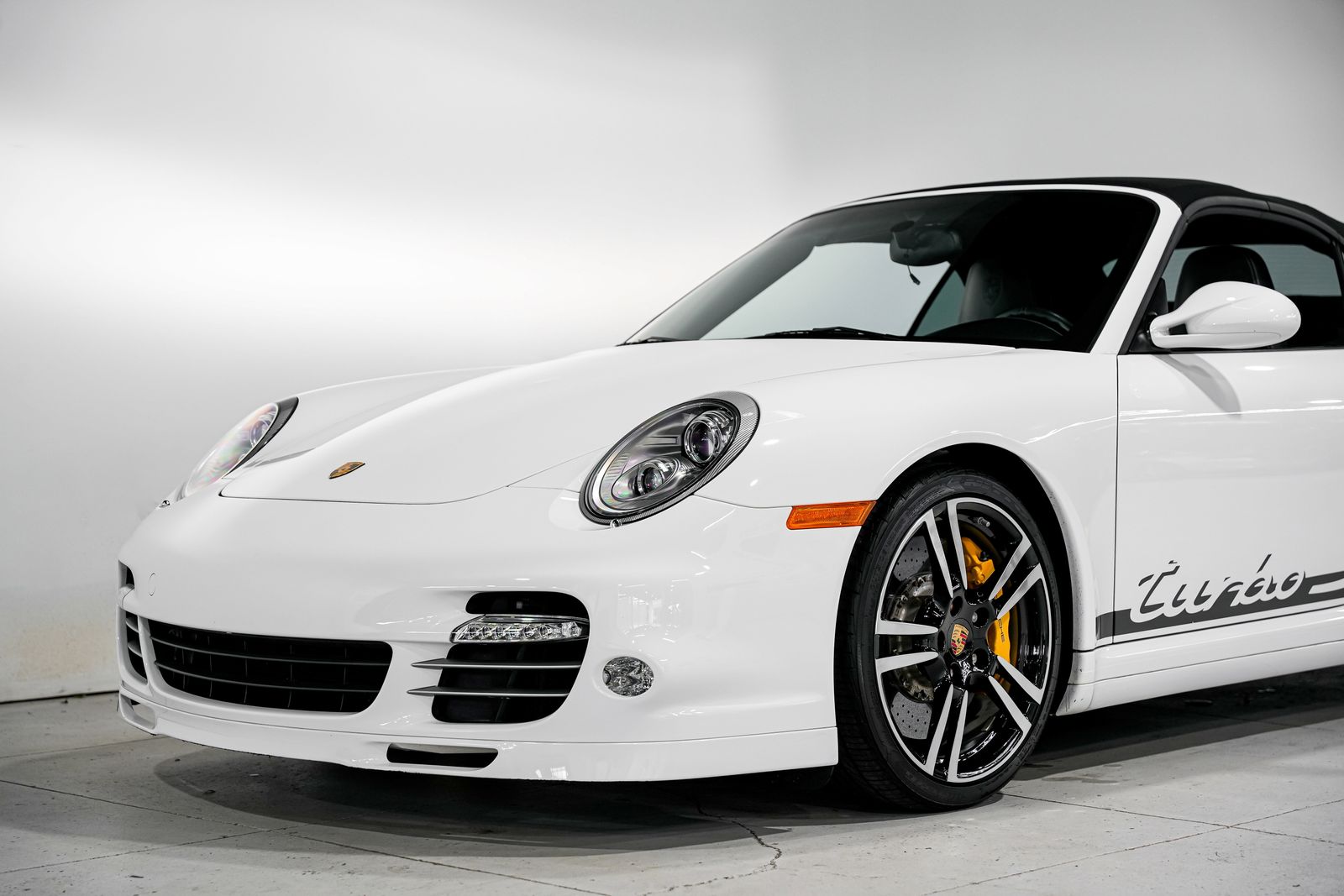 2011 Porsche 911 Turbo S — photo 33