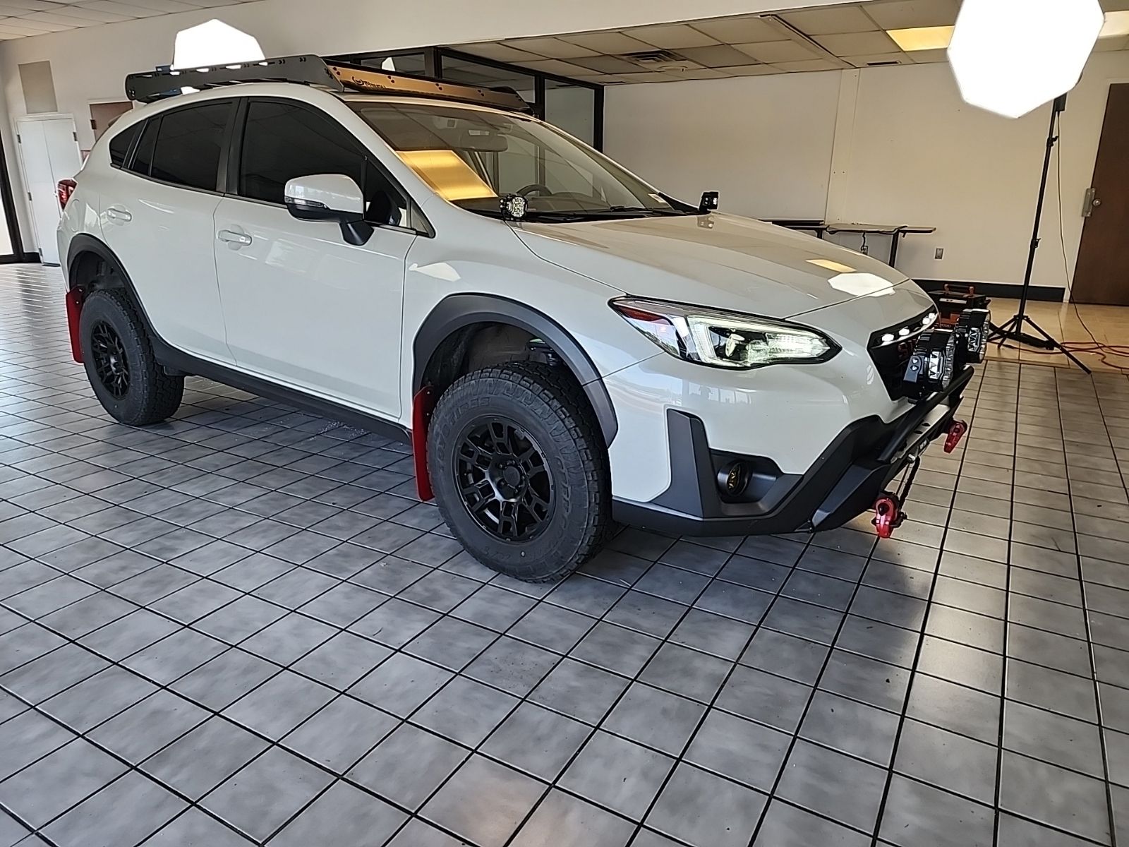 Used 2023 Crystal White Pearl Subaru Limited image 9