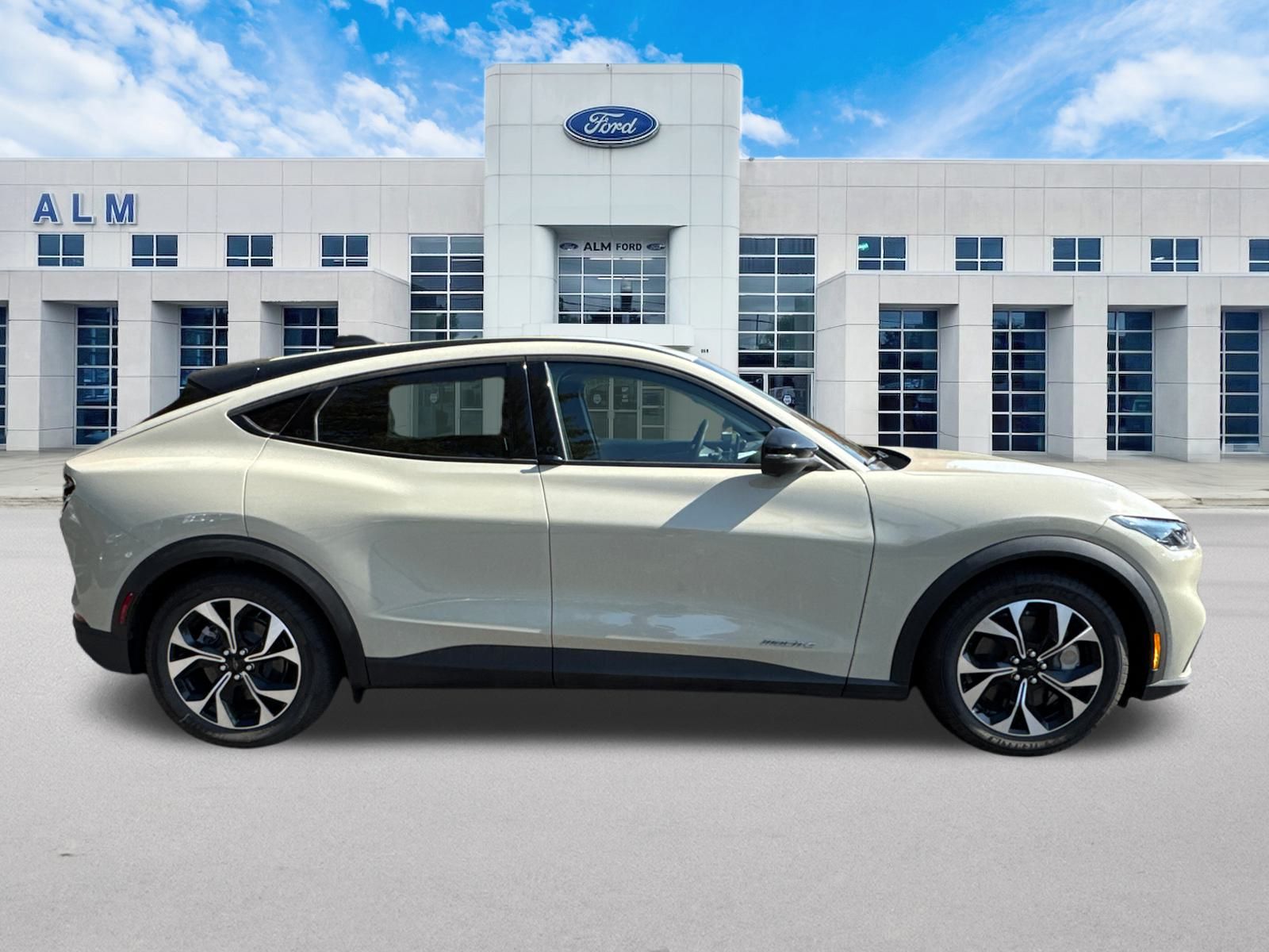 2025 Ford Mustang Mach-E Select photo 4