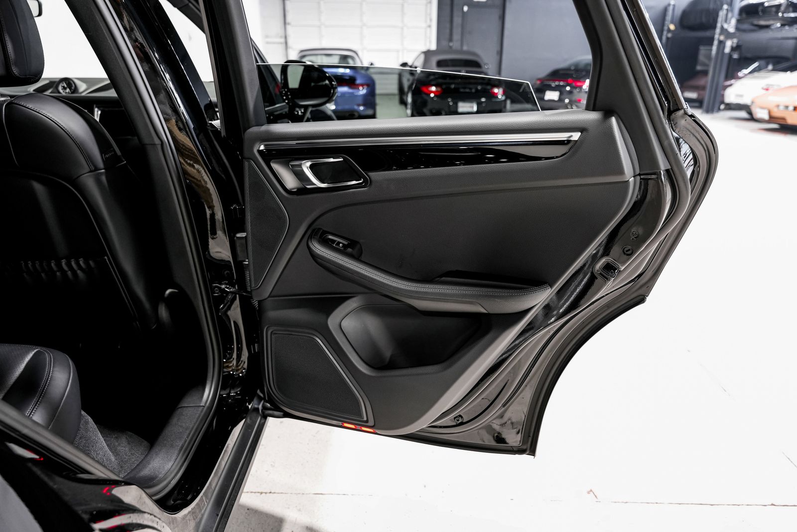 2024 Porsche Macan Base — photo 26