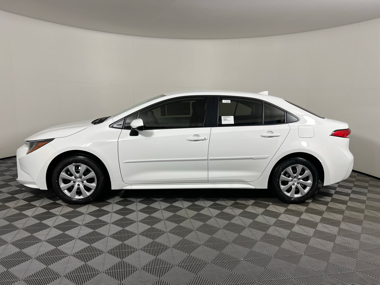2025 Toyota Corolla LE 8