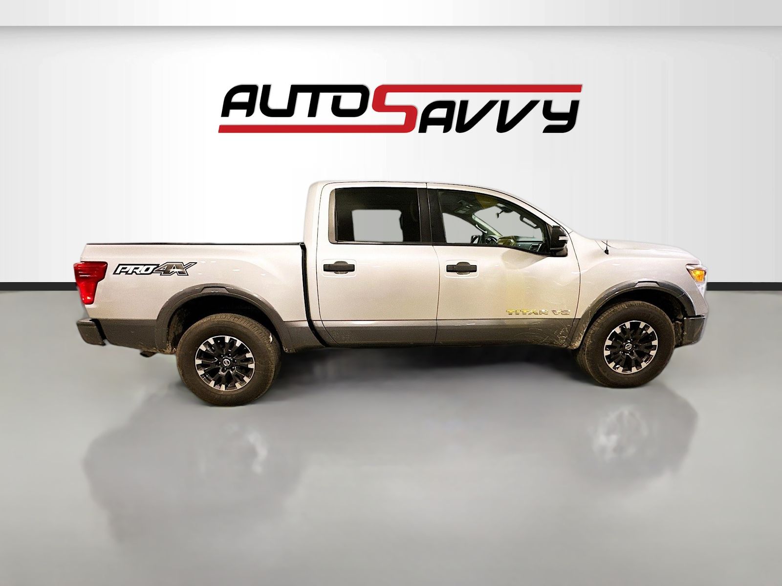 Used 2019 Silver Nissan PRO-4X image 8