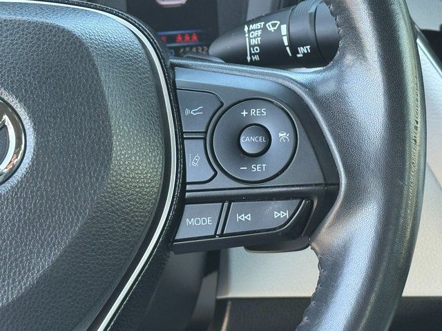 Used 2020 White Toyota SE image 17