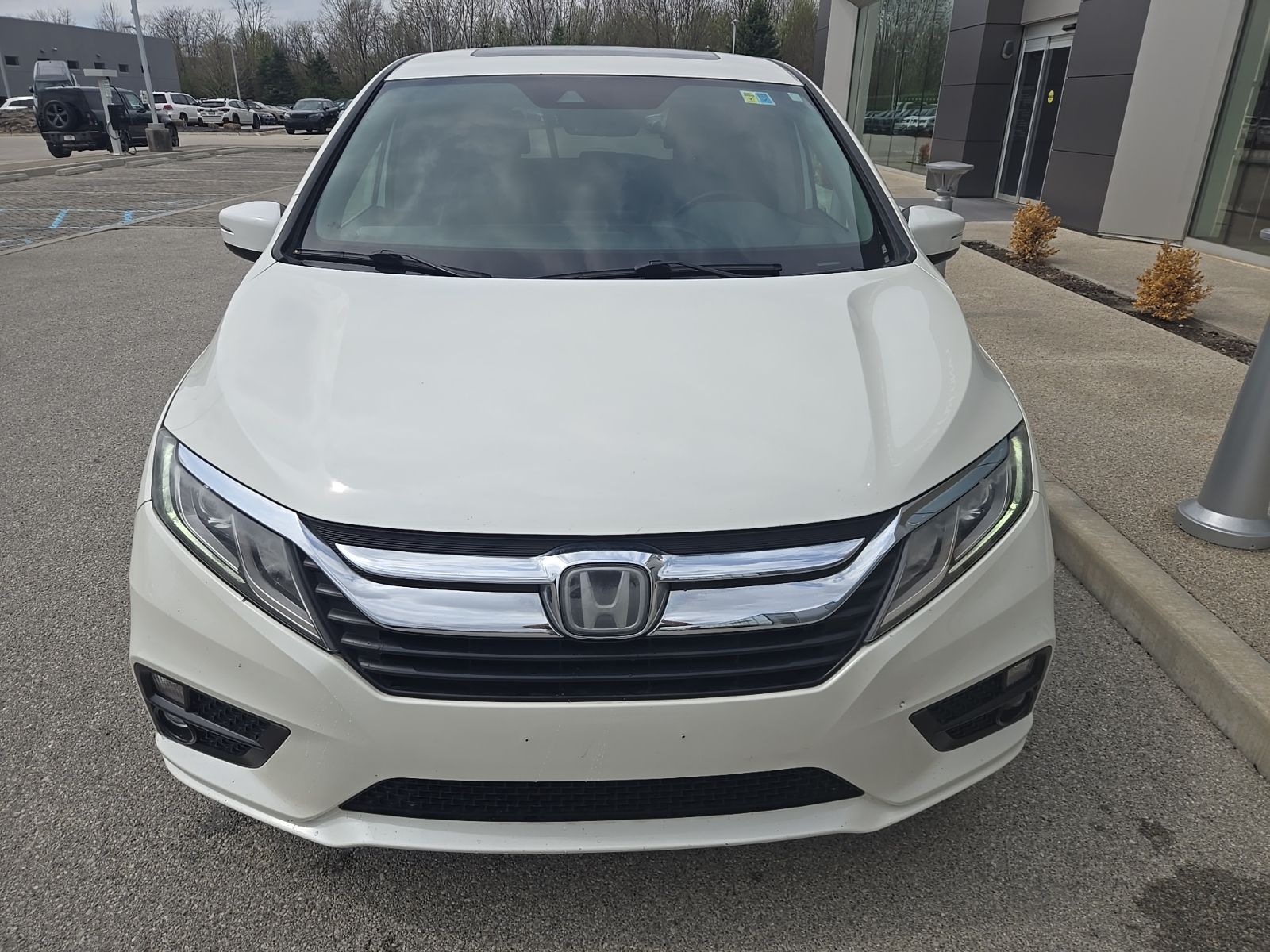 View vehicle photo 3