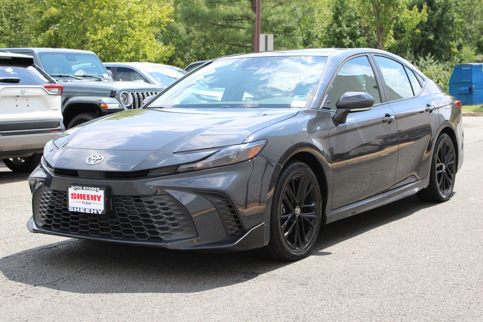 Used 2025  Toyota SE image 5