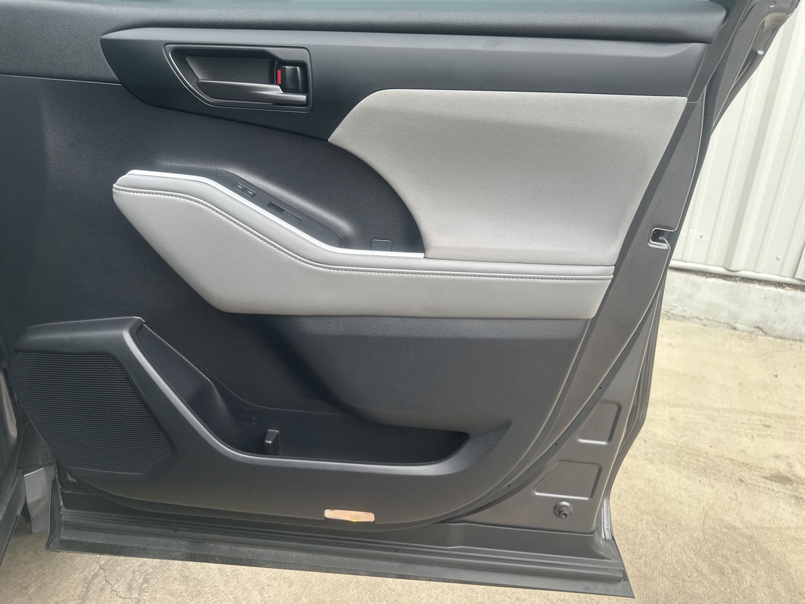 Used Car 2023 Toyota Highlander  Le For Sale Under $35,000 In Austin, Texas