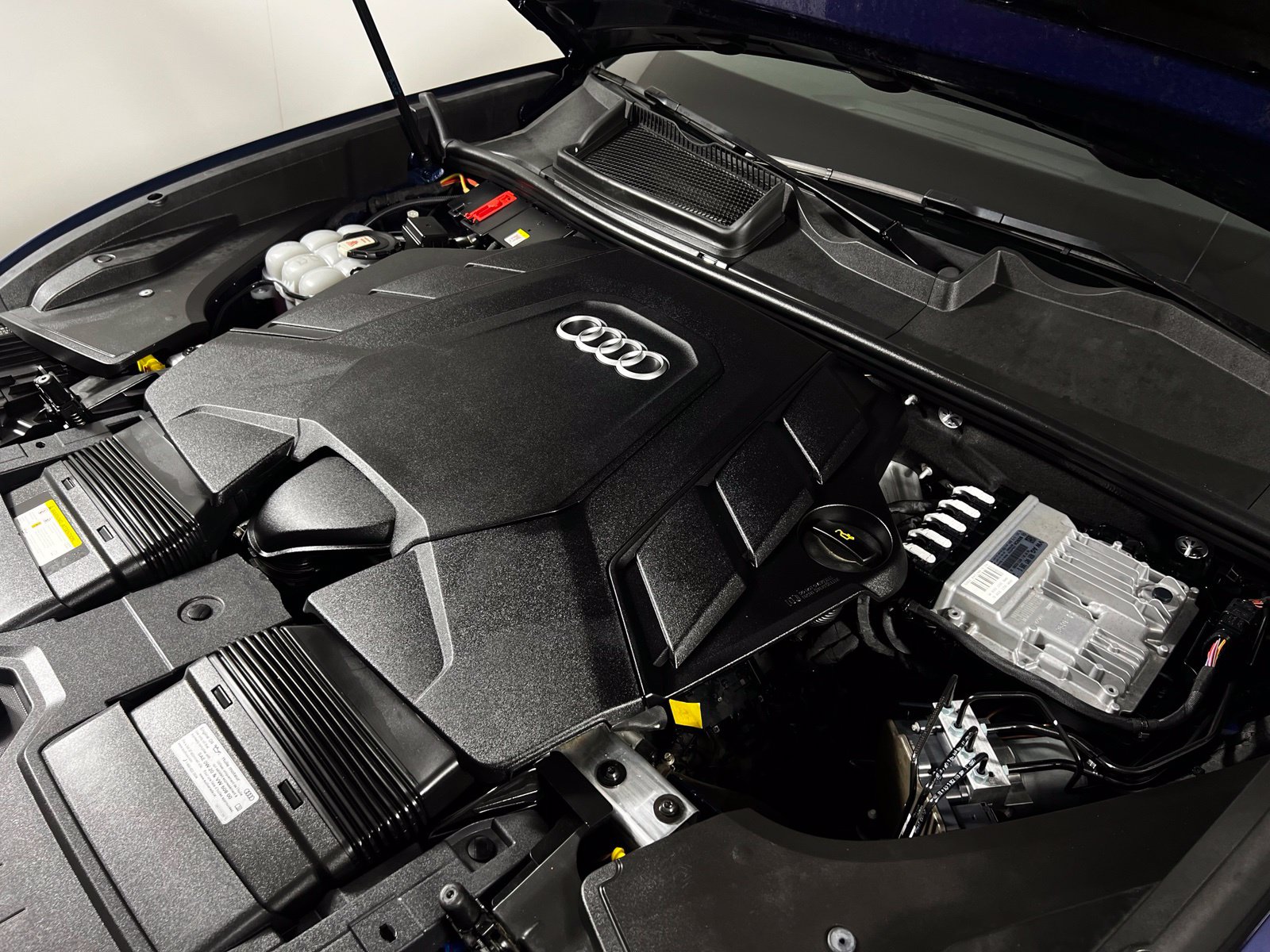 Thumbnail: 2021 Audi Q8 - 11