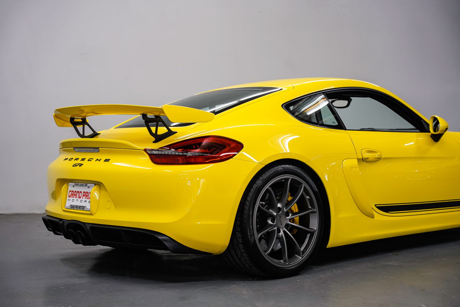 2016 Porsche Cayman GT4 — photo 36
