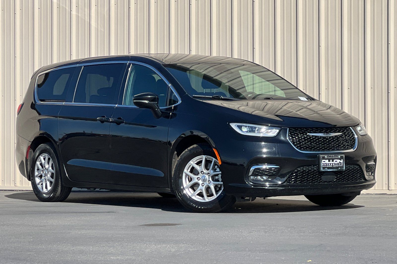  2025 Chrysler Pacifica Select FWD   