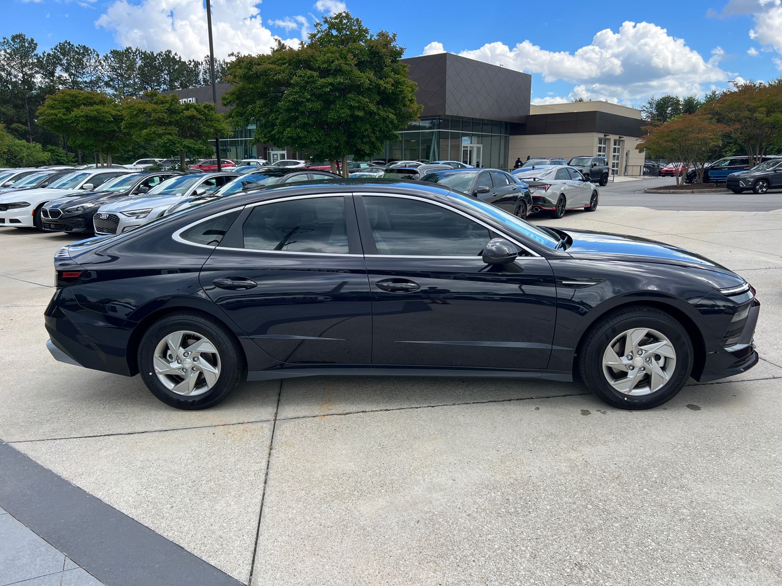 2025 Hyundai Sonata SE photo 3