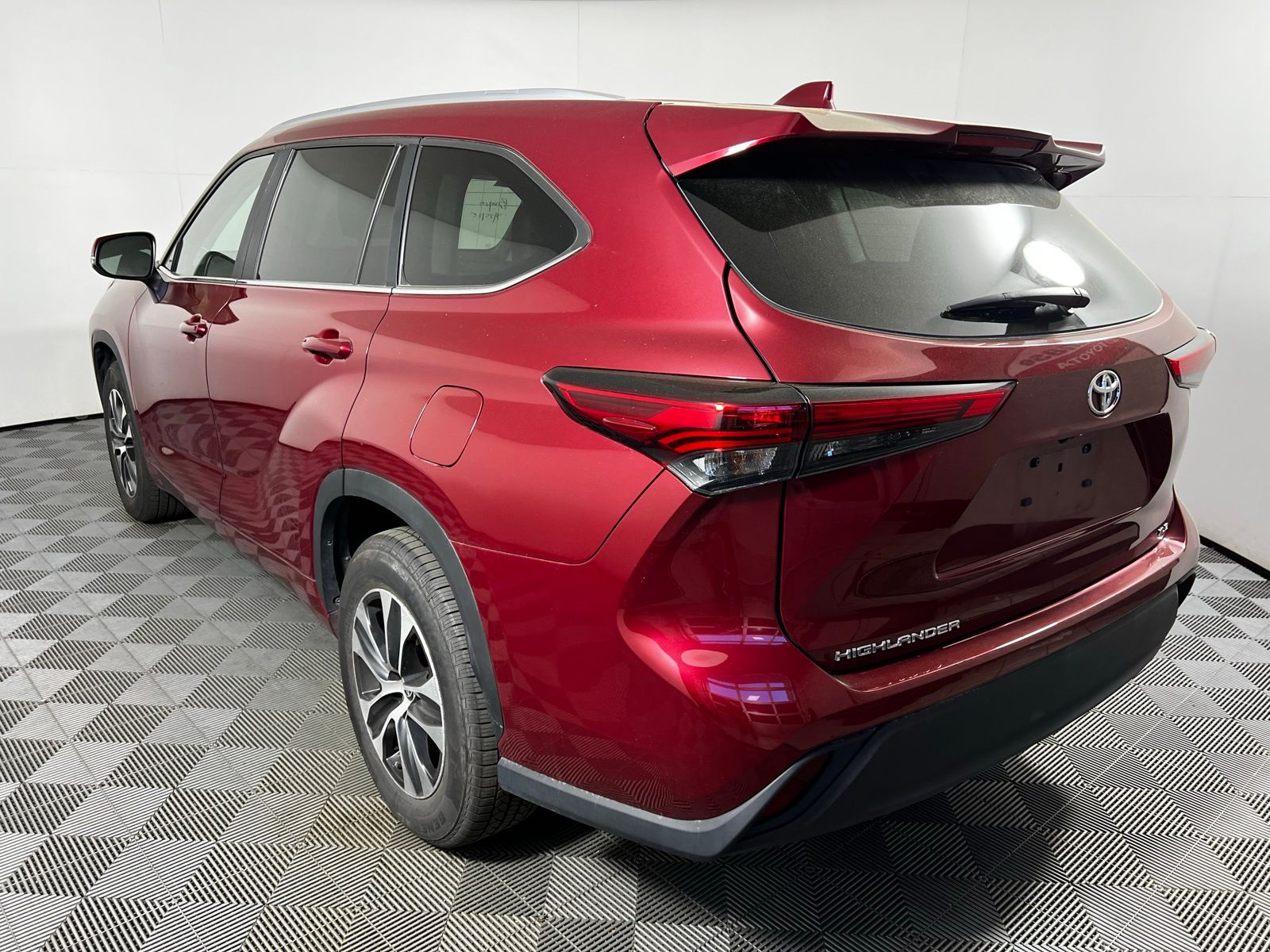 Thumbnail: 2022 Toyota Highlander - 7