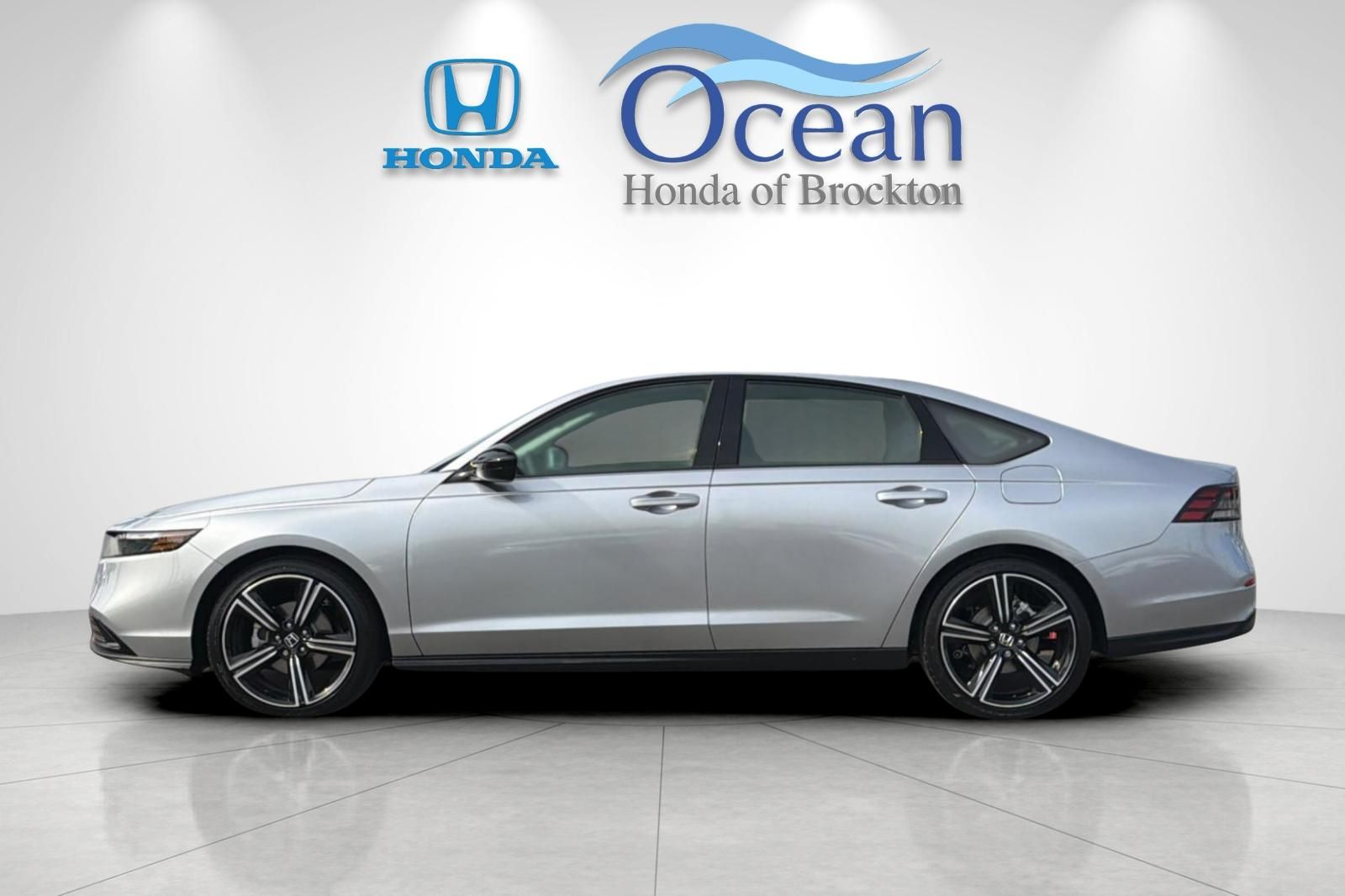 New 2026 Silver Honda SE image 2