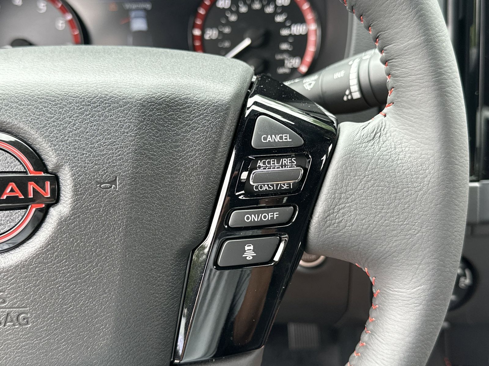 2025 Nissan Frontier PRO-4X photo 11