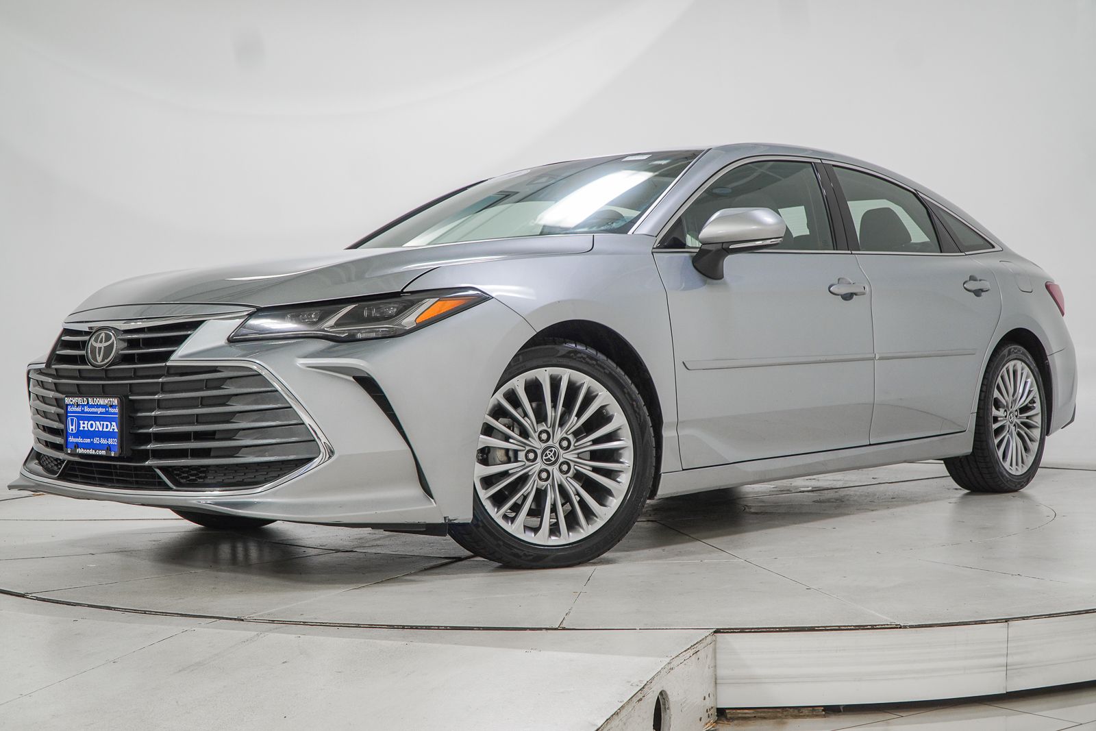 Celestial Silver Metallic 2019 Toyota Avalon Sedan Front-Wheel Drive 8-Speed Automatic