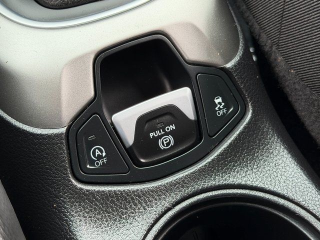 Used 2019 Billet Silver Metallic Jeep Latitude image 21