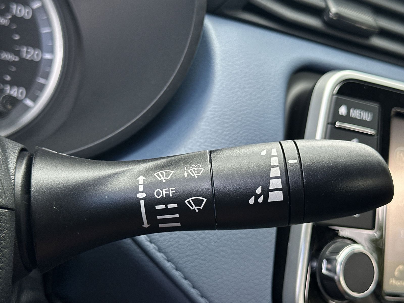 2025 Nissan Versa 1.6 SV photo 13