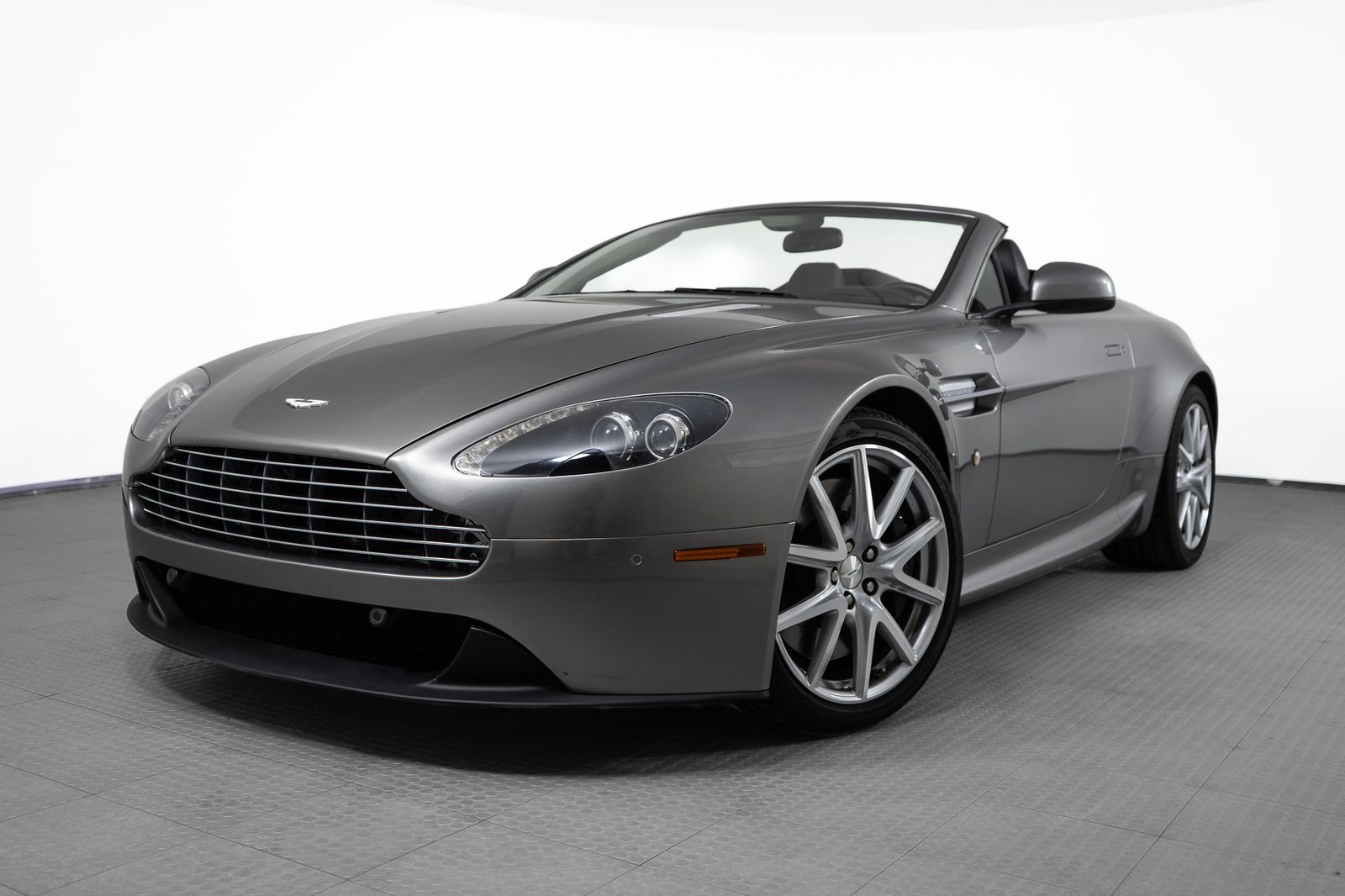 2012 Aston Martin V8 Vantage — full photo 1 of 49