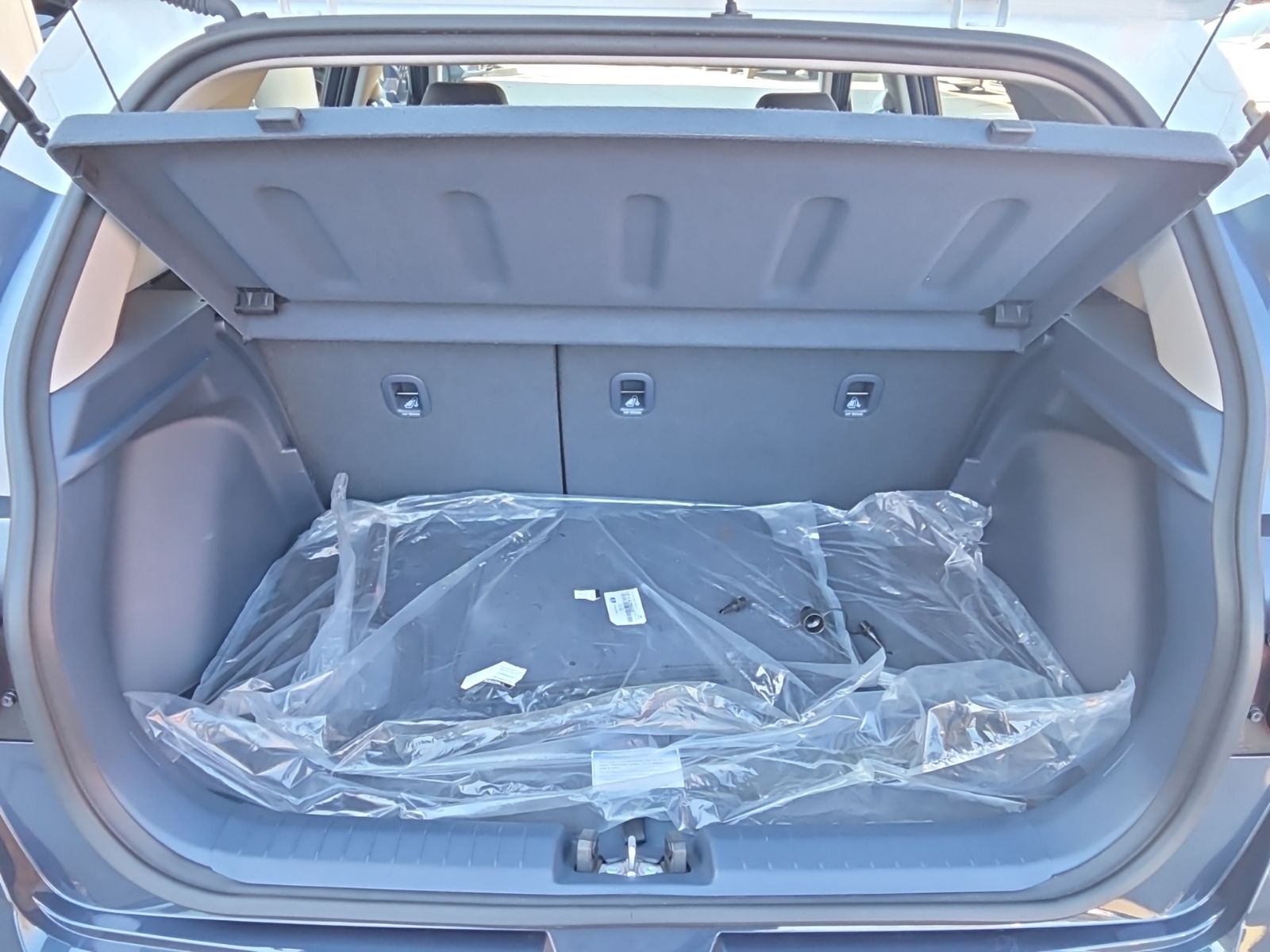 Used 2025 White Hyundai Limited image 26