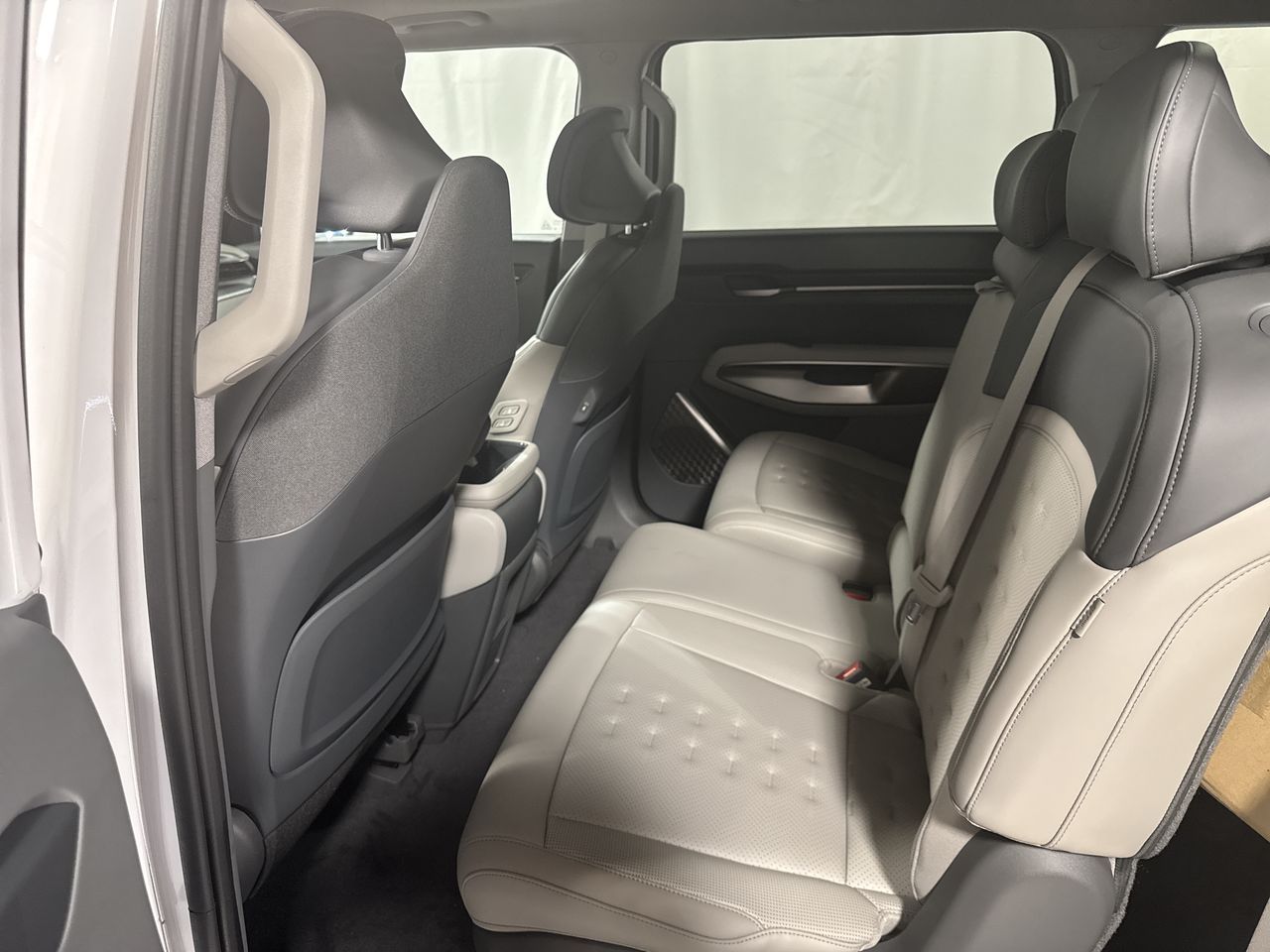 2026 Kia EV9 Wind photo 25