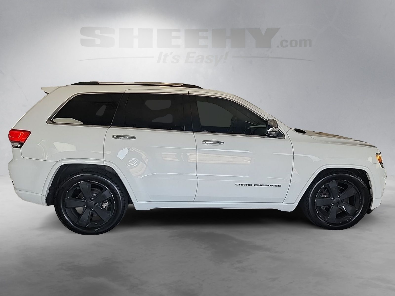 Used 2014 Bright White Clearcoat Jeep Overland image 10