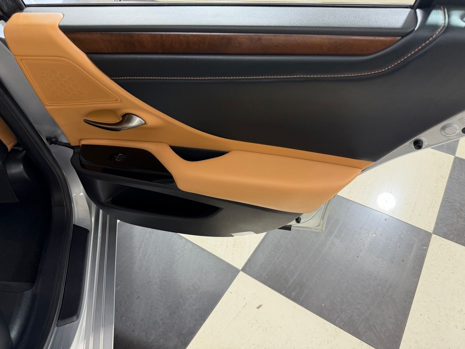 Used 2025 Silver Lexus 350 image 28