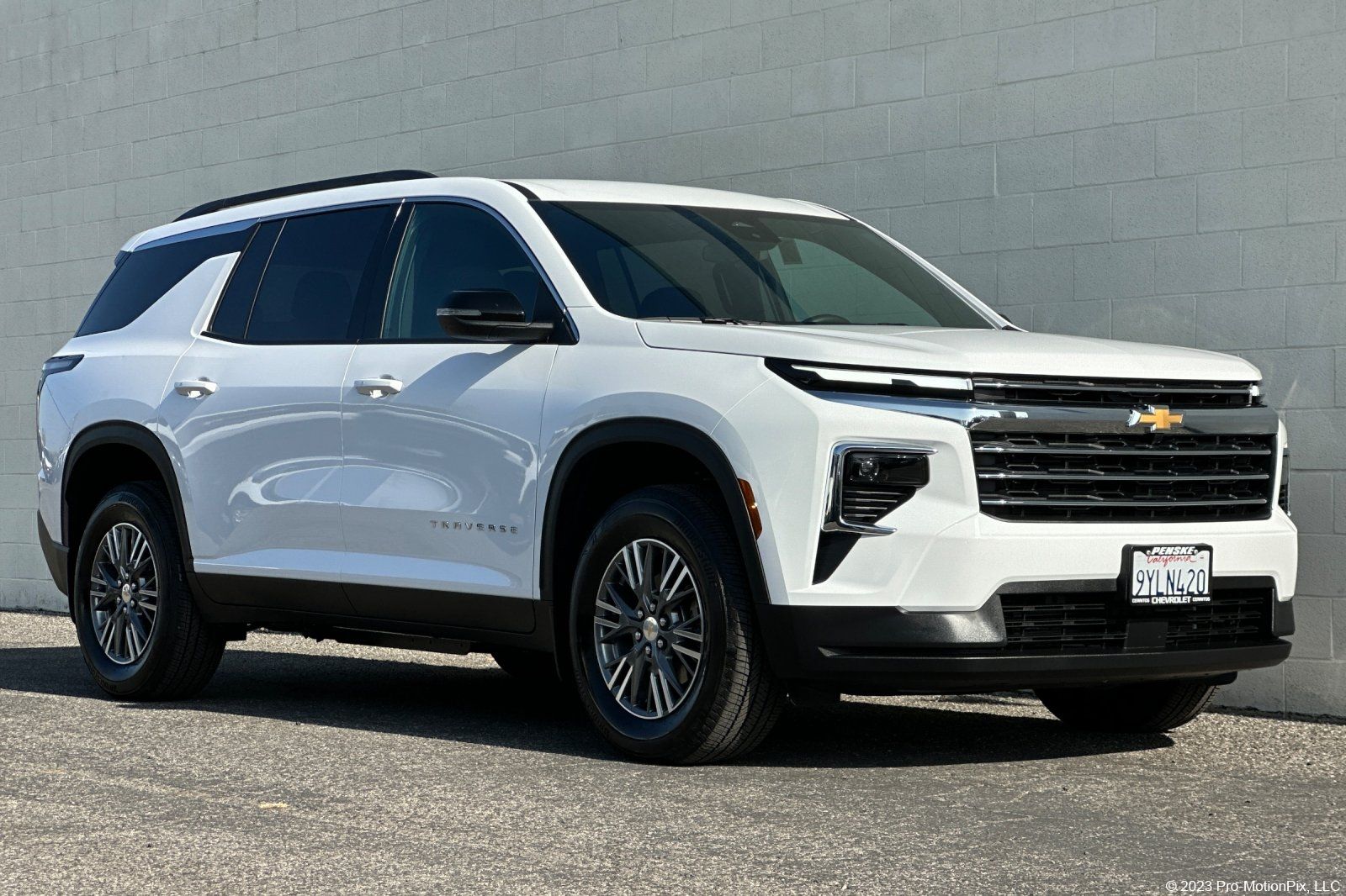 Summit White 2026 Chevrolet Traverse SUV / Crossover Front-Wheel Drive 8-Speed Automatic