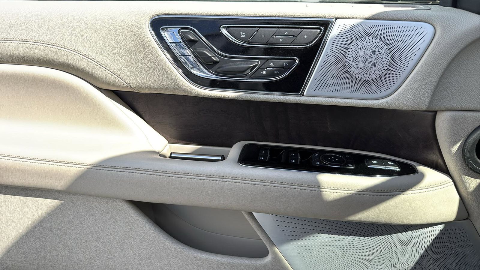 Used Car 2021 Lincoln Navigator  Reserve For Sale Under $50,000 In Austin, Texas