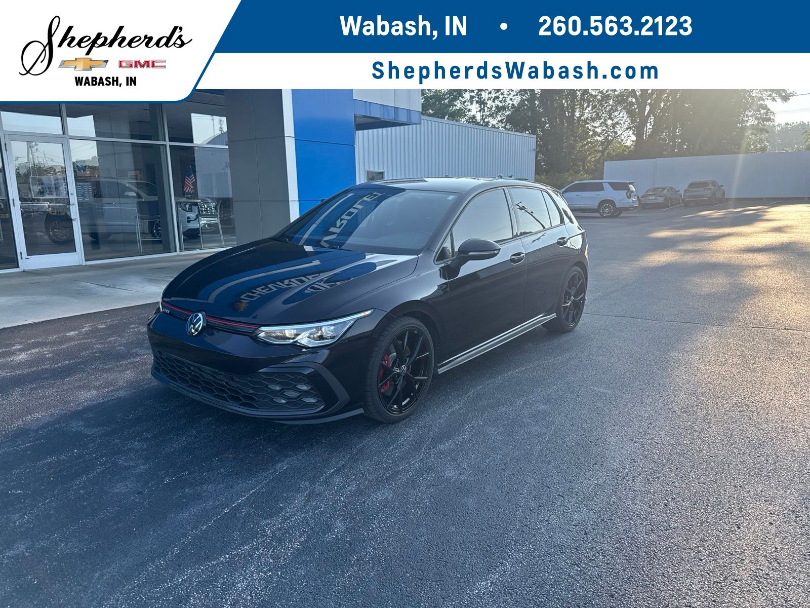 2024 Volkswagen Golf GTI Negro (Deep Black Pearl) Hatchback Tracción delantera 6 velocidades Manual