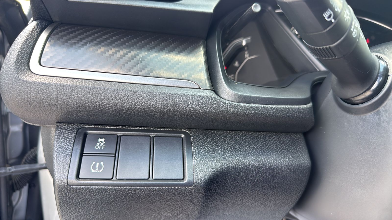 Used 2017  Honda Sport image 14