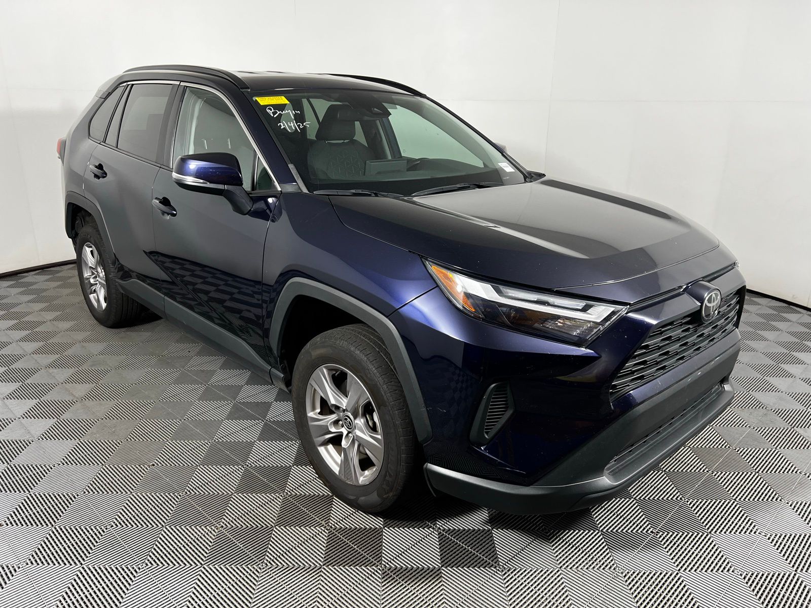 2022 Toyota RAV4 XLE 3