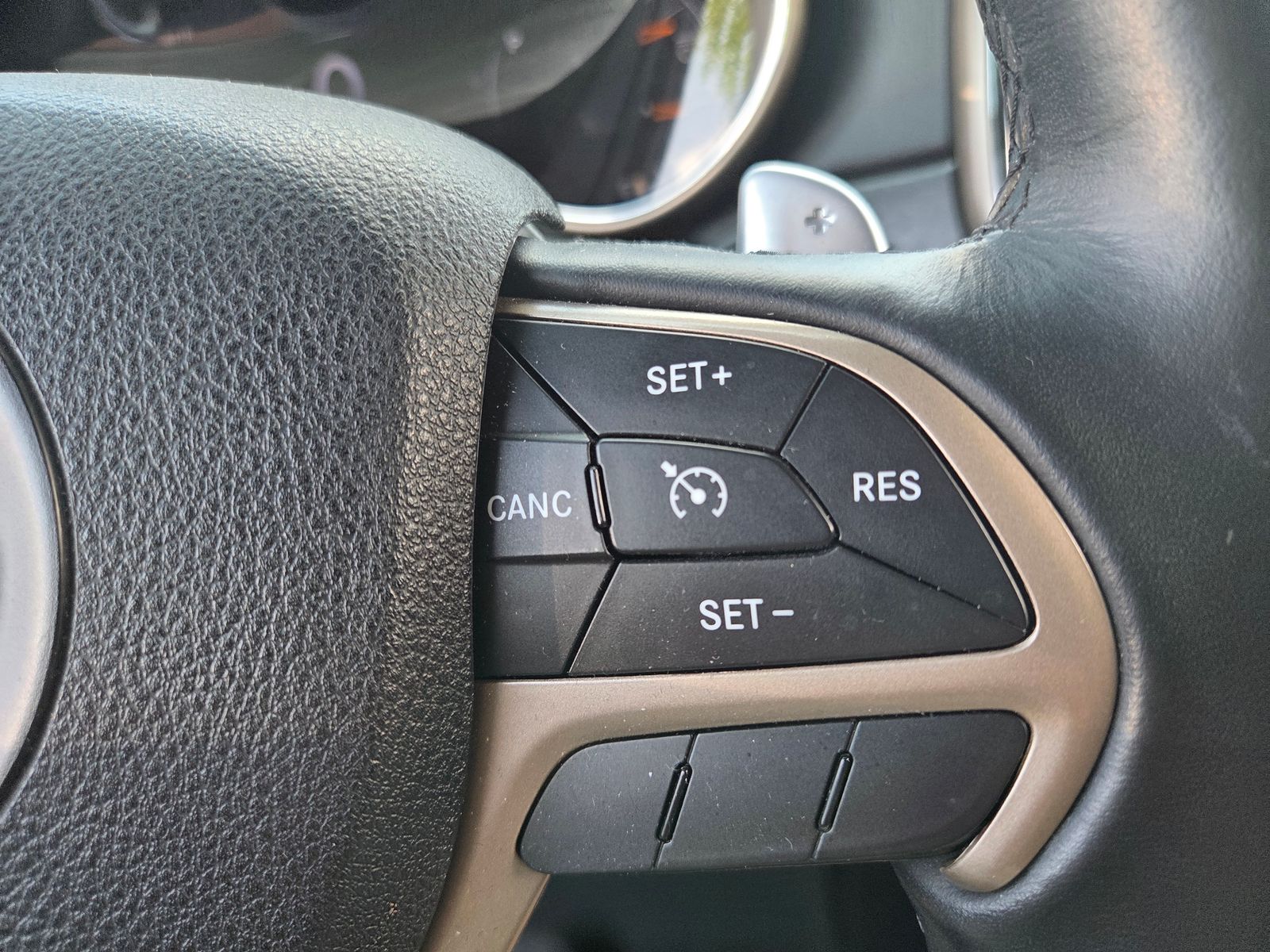 used 2015 Jeep Grand Cherokee car, priced at $12,842