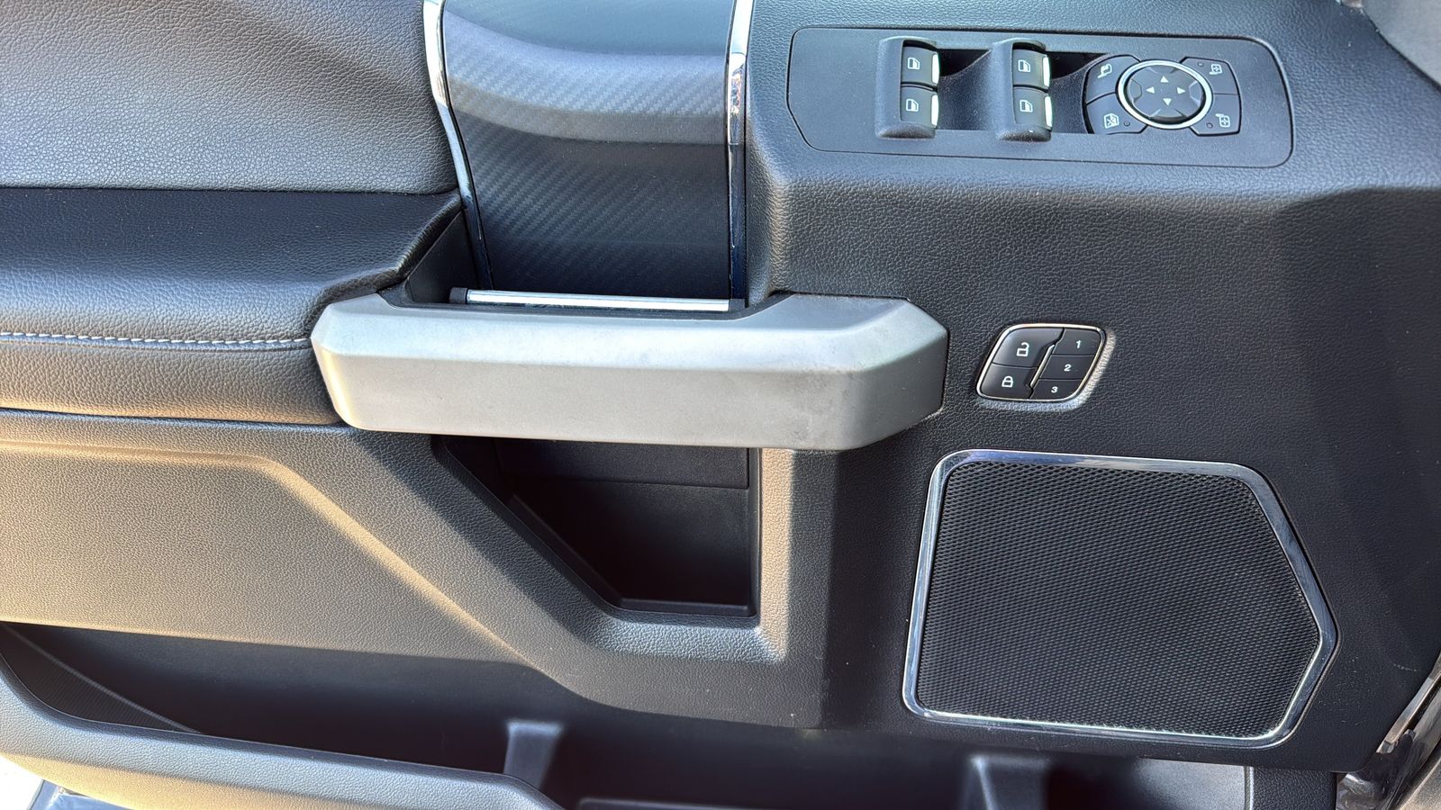 Used 2019 Gray Ford Lariat image 12