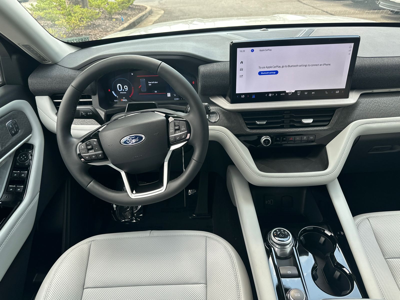 New 2026 Star White Metallic Tri-Coat Ford Platinum™ image 22