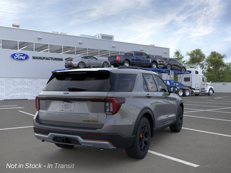 New 2026 Carbonized Gray Metallic Ford Tremor image 8