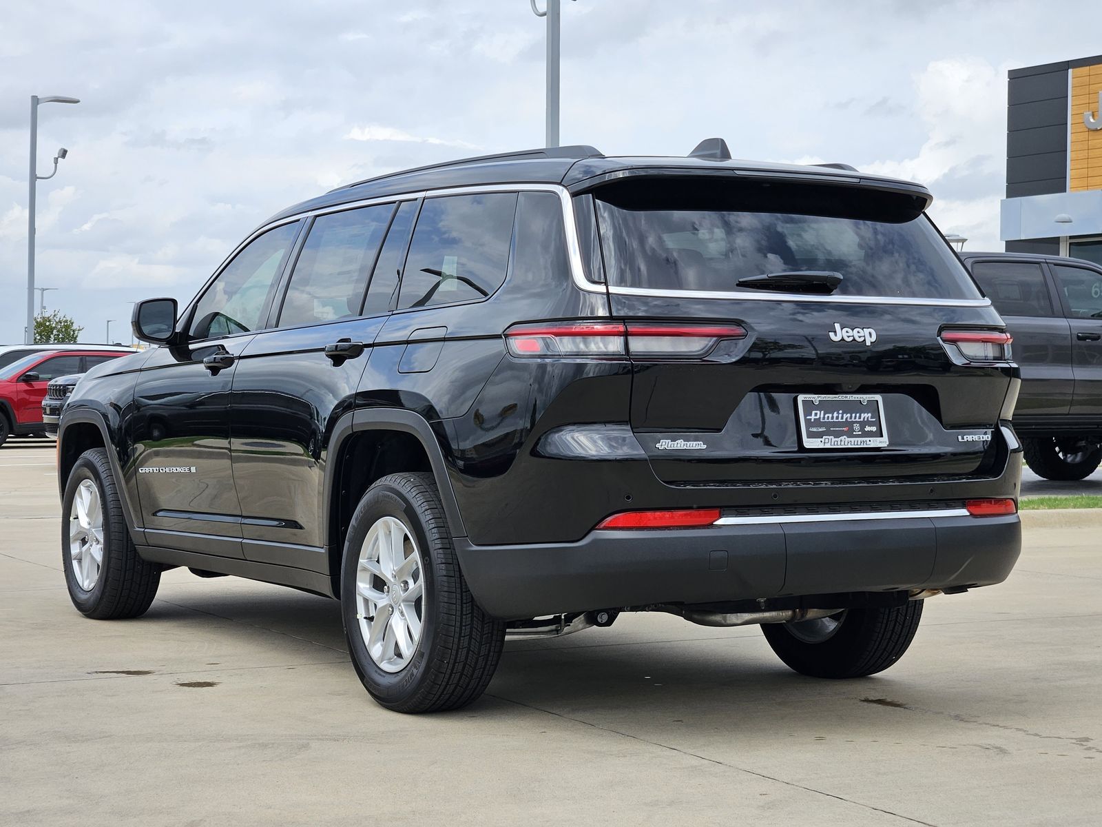 View vehicle photo 4