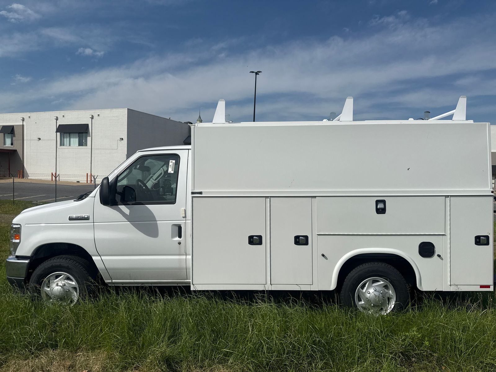 2026 Ford E-Series SRW E-350 Super Duty 138 in WB's photo