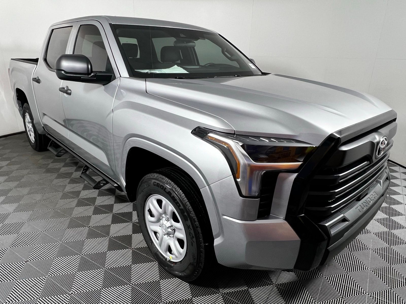 2025 Toyota Tundra SR 8