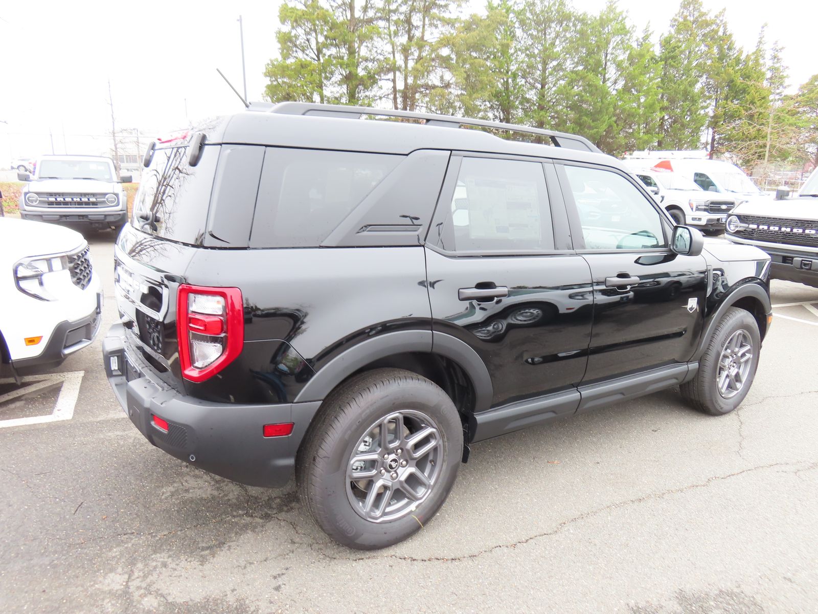 View vehicle photo 4