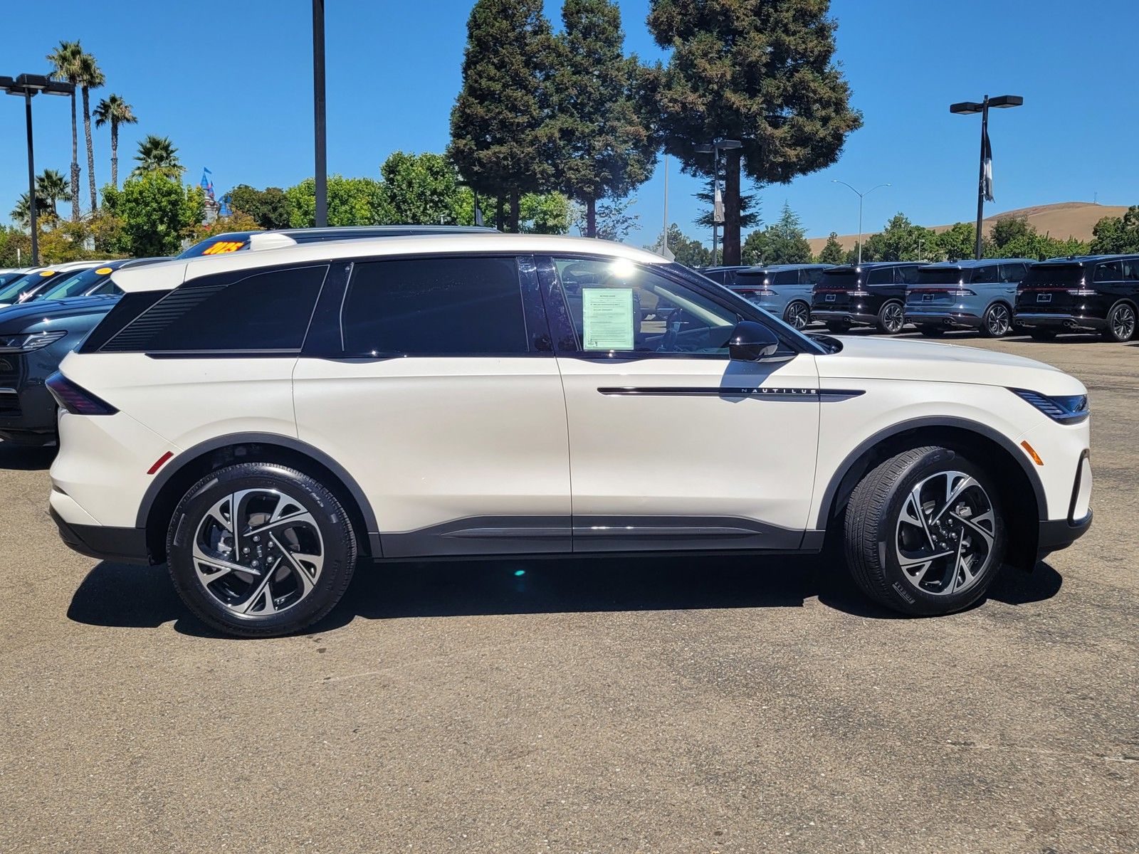 View vehicle photo 3
