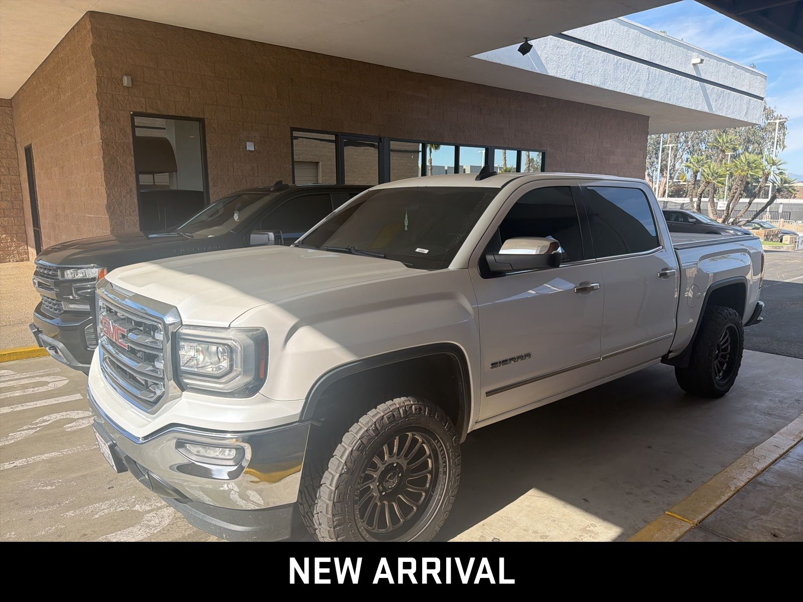 White Frost 2017 GMC Sierra 1500 SLT Crew Cab Pickup Truck 4X2 6-Speed Automatic Overdrive