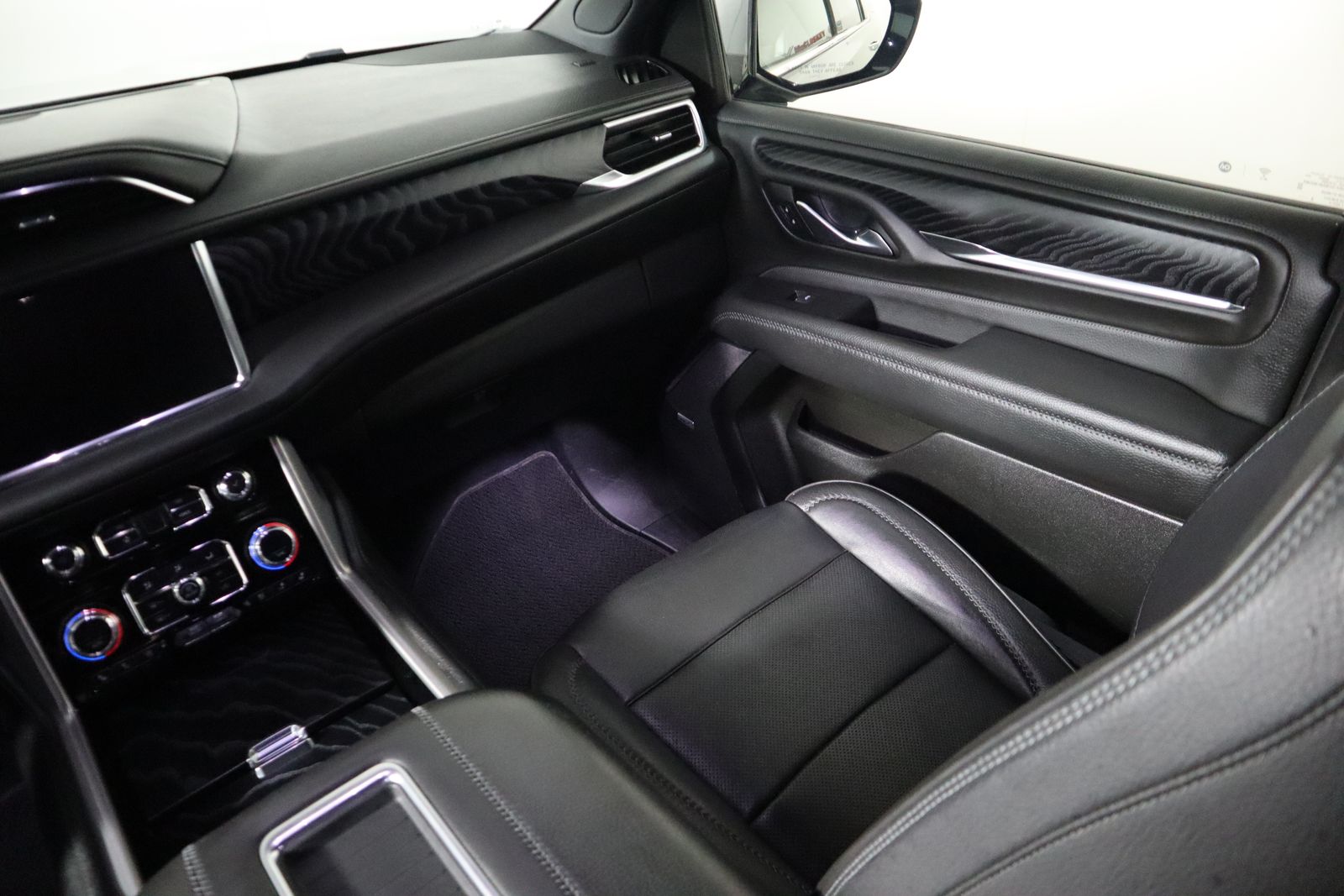 2023 GMC Yukon XL Denali photo
