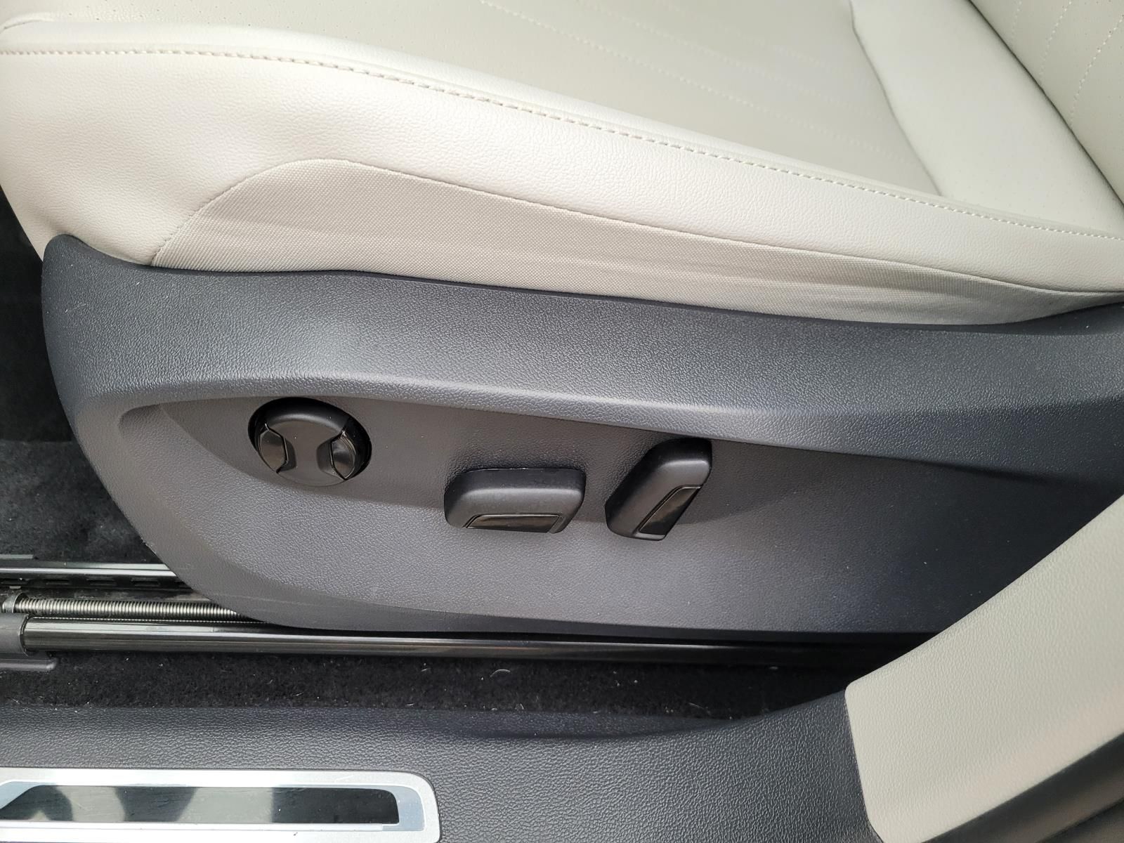 used 2022 Volkswagen Tiguan car, priced at $21,000