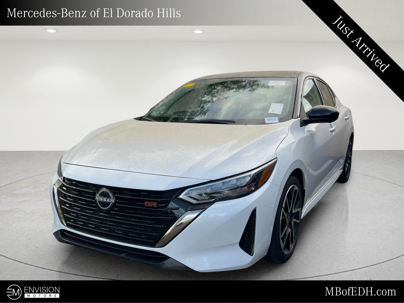 Aspen White Tricoat/Super Black 2025 Nissan Sentra Sedan Front-Wheel Drive Continuously Variable Transmission