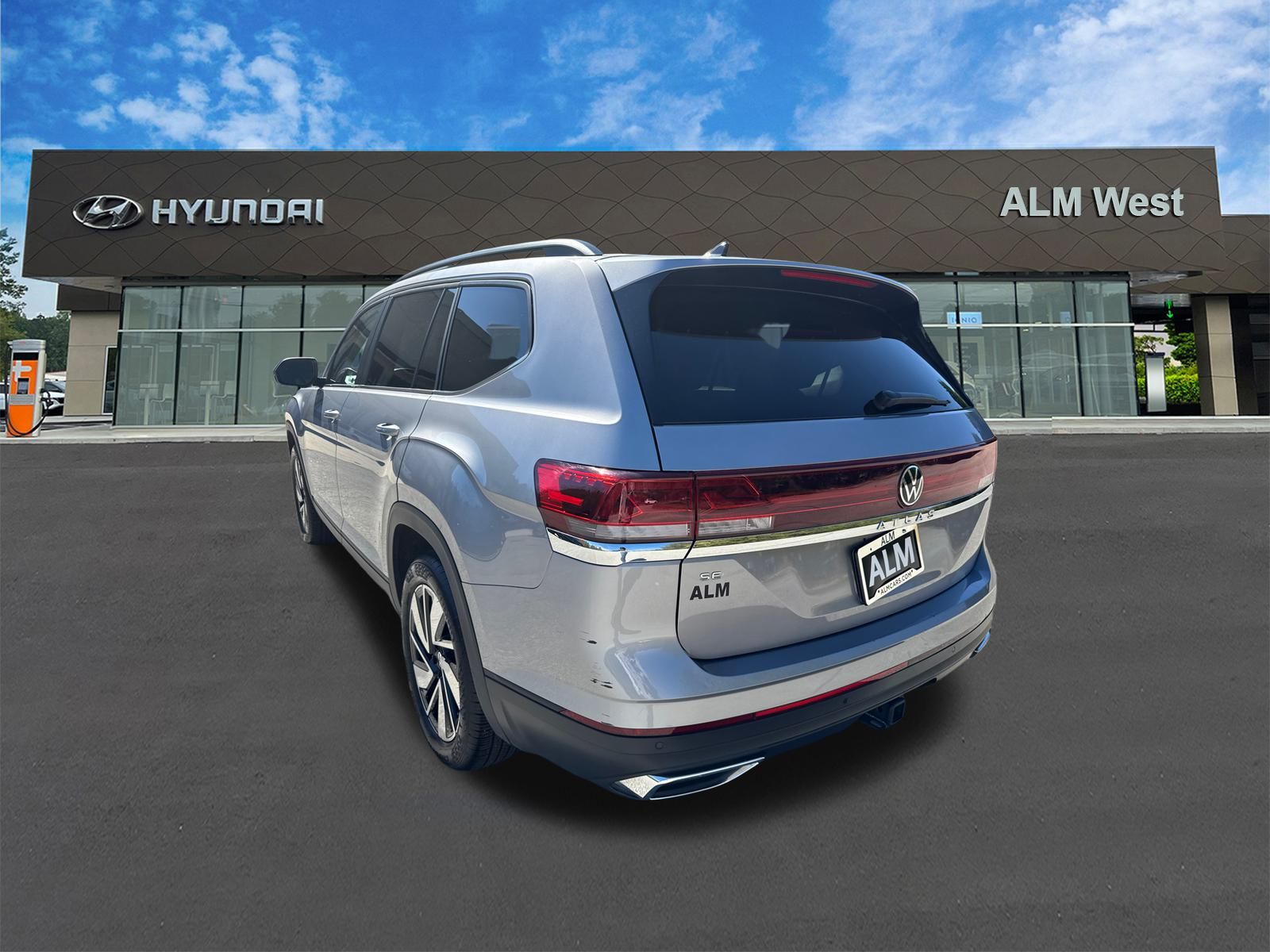 Used 2025 Silver Mist Metallic Volkswagen 2.0T SE w/Technology image 7