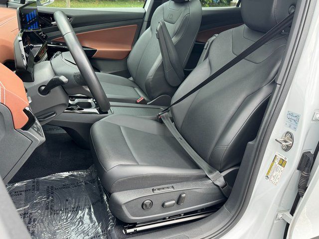 Used 2022 White Volkswagen Pro S image 8