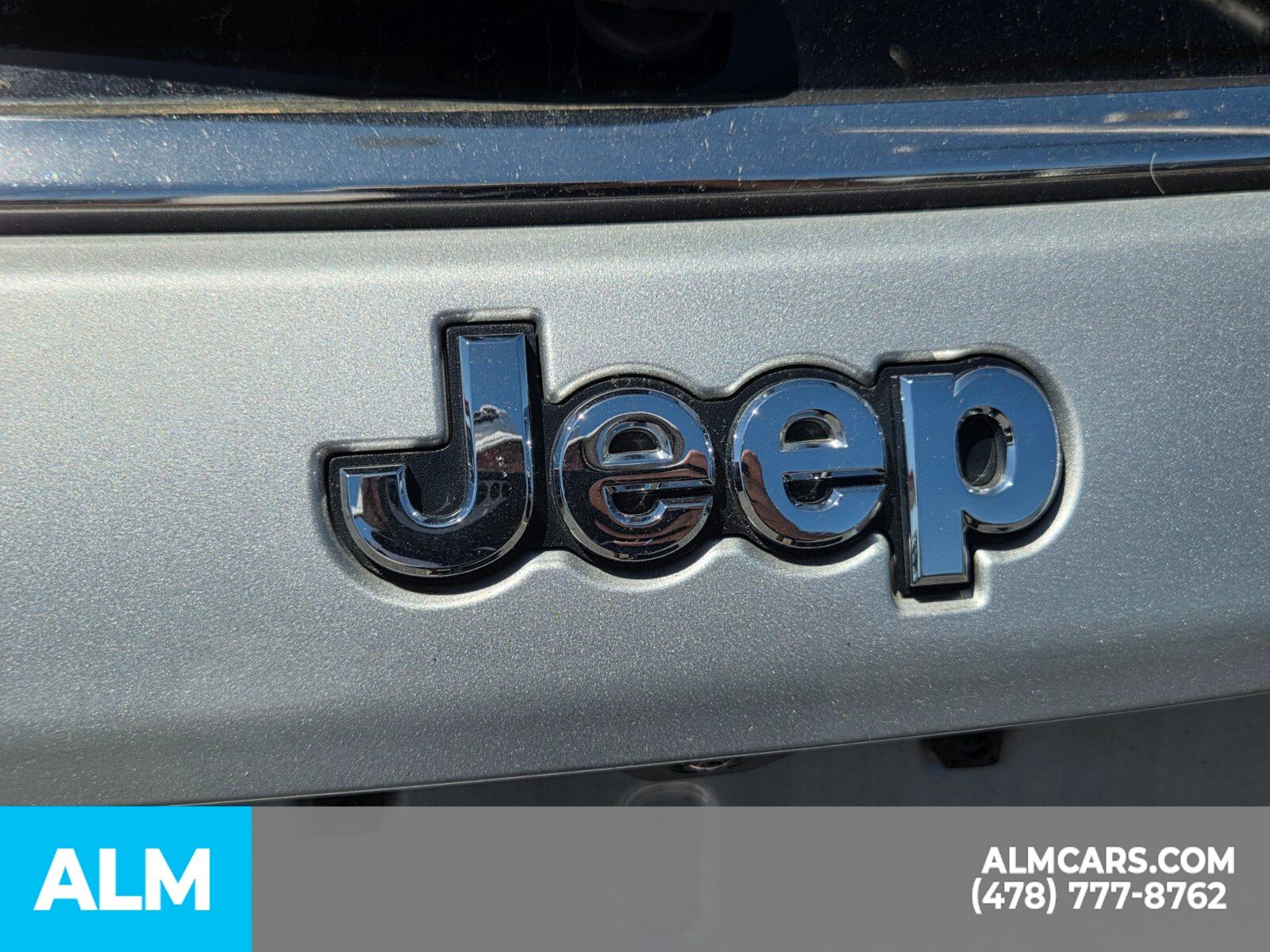 Used 2025 Silver Zynith Metallic Clearcoat Jeep Limited image 16