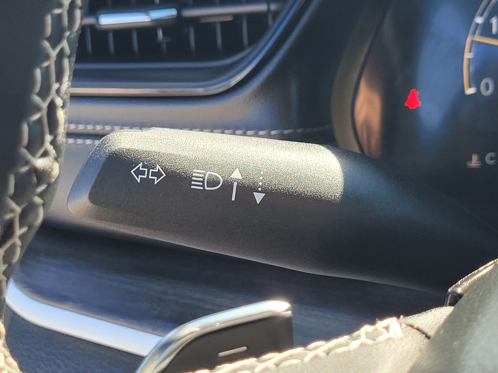 New 2026 White/off-white Jeep Laredo image 24