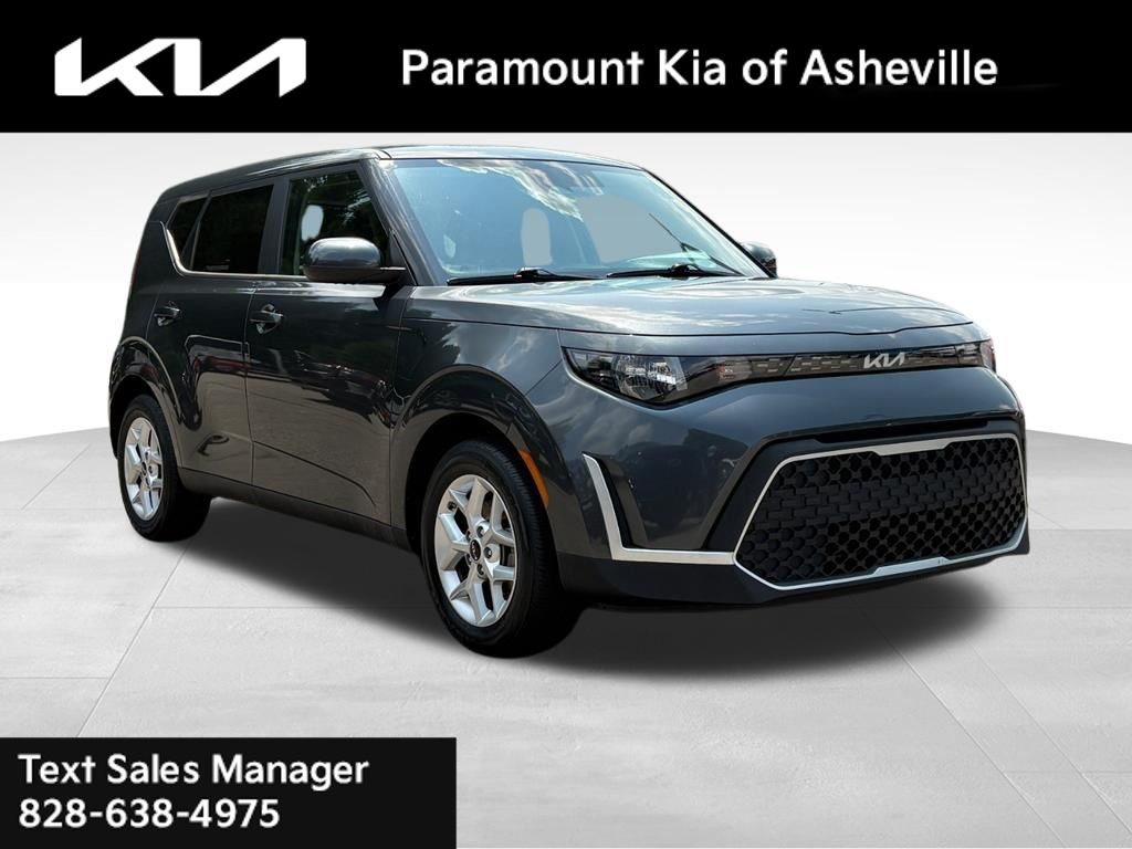 Gray 2024 Kia Soul SUV / Crossover Front-Wheel Drive Continuously Variable Transmission