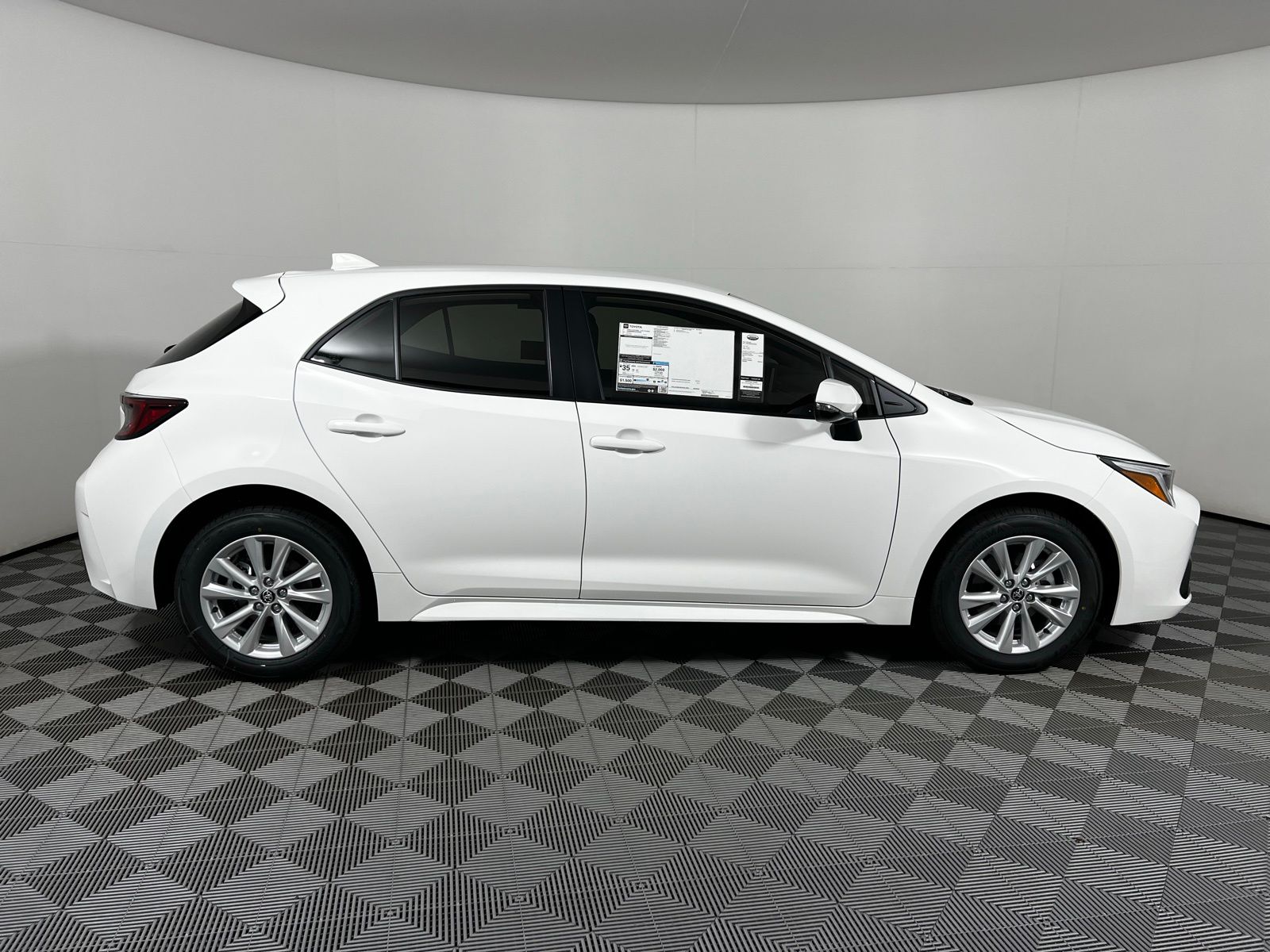 Thumbnail: 2025 Toyota Corolla - 4
