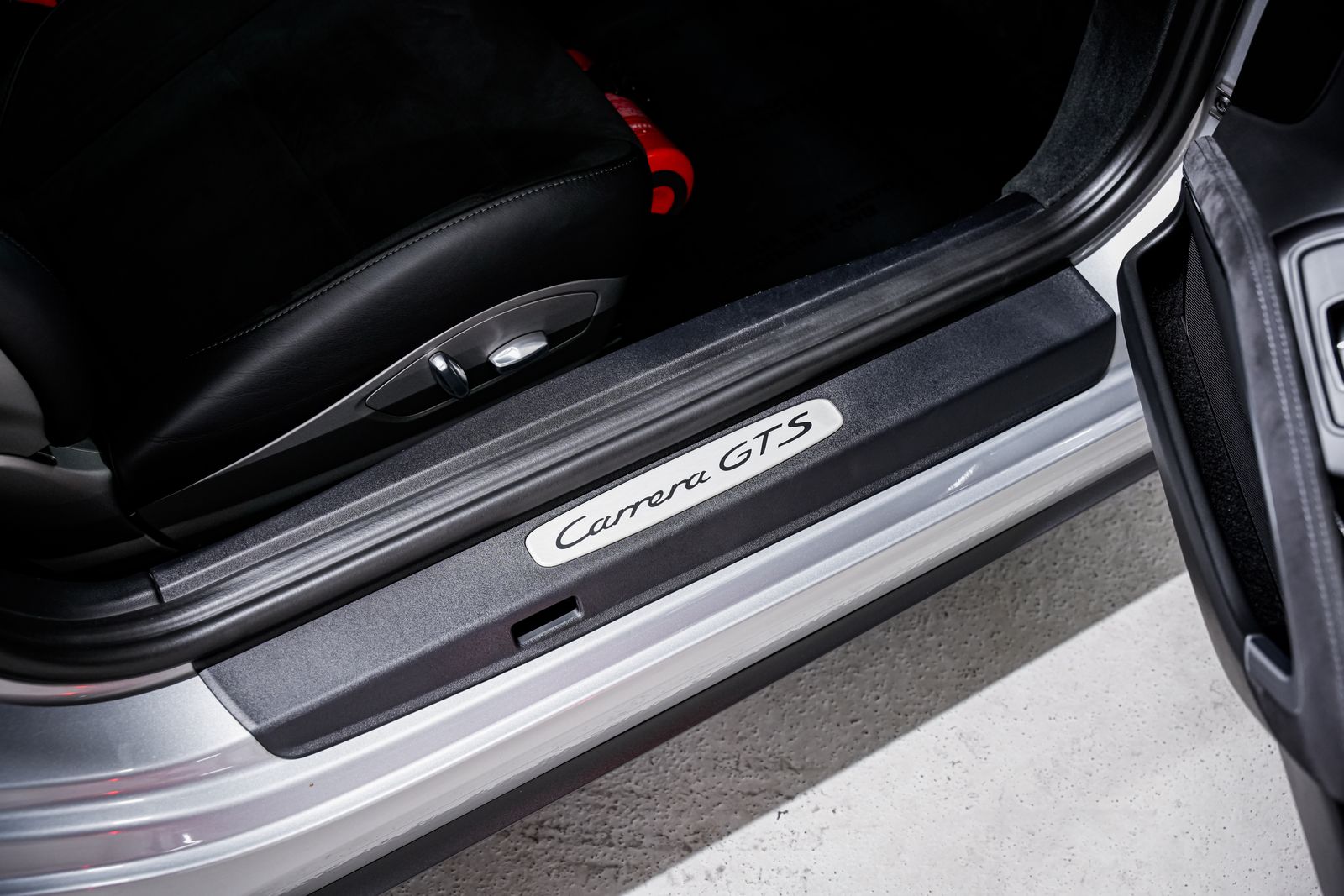 2018 Porsche 911 Carrera GTS — photo 26